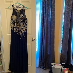 Women’s Plus Size Evening Gown